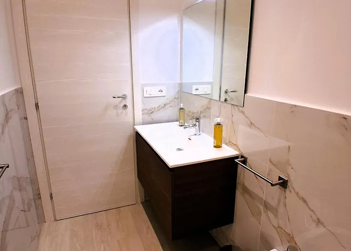 Virgy White 招待所 4*