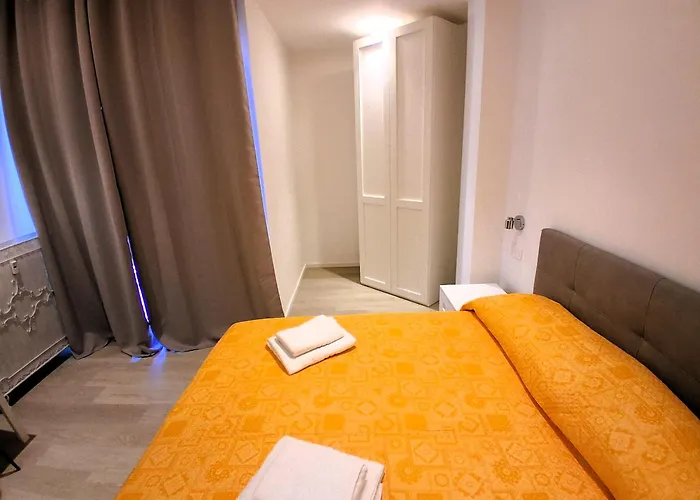 Virgy White 招待所 4*