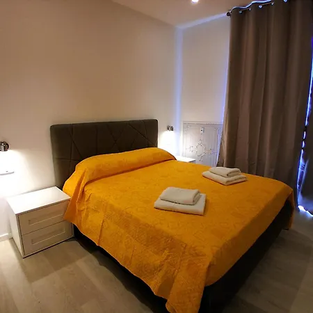 Virgy White 4* باري