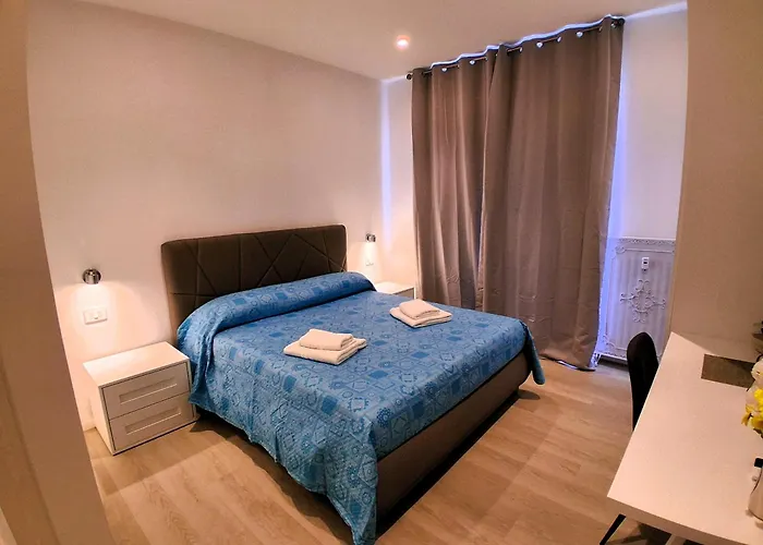 Virgy White 4* باري